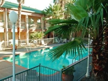 Econo Lodge Inn And Suites Eagle Pass Exterior foto